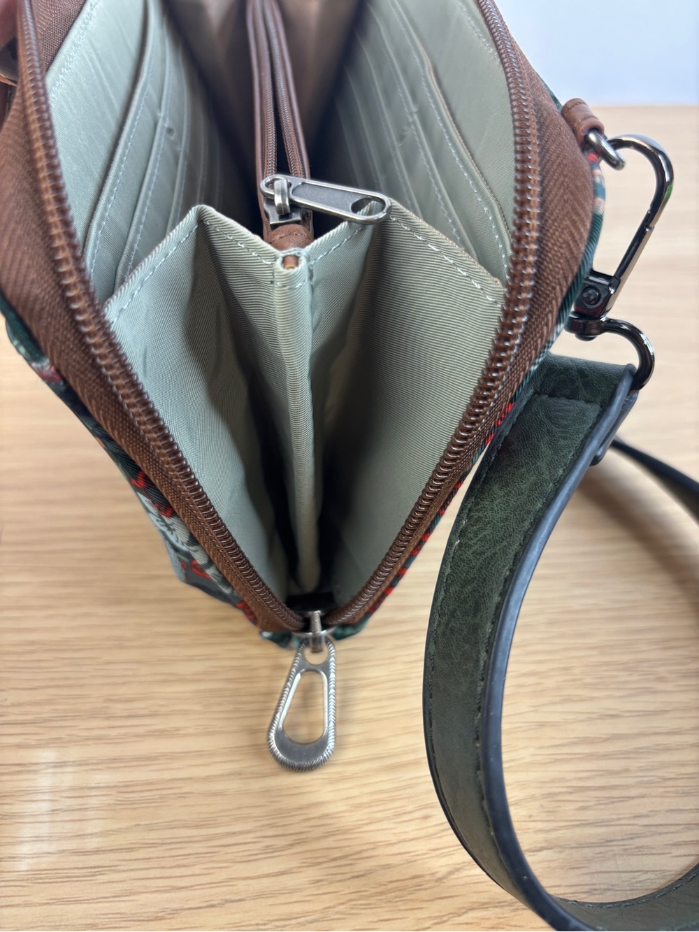 Sakroots Smartphone Crossbody Wallet Purse “Emerald Mojave Garden Print” - Picture 9 of 9